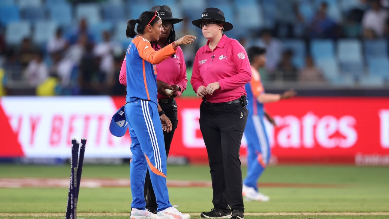 Women's T20 World Cup - Ind vs NZ - Harmanpreet Kaur left fuming after Amelia Kerr run-out-that-wasn't drama